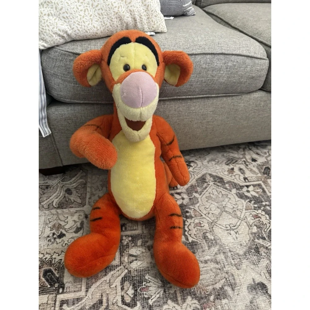 Disney Store Large Sitting Plush/Stuffed Animal Tigger Winnie The Pooh 20